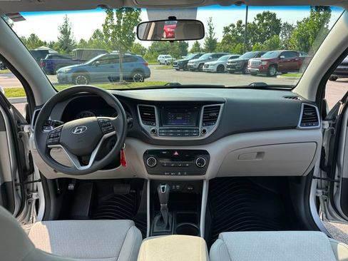 Used 2017 Hyundai Tucson SE w/ SE Popular Package 02 FWD image 25