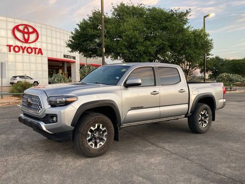 Used 2019 Toyota Tacoma TRD Off-Road image 1
