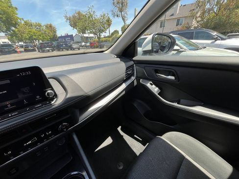 Used 2025 Nissan Rogue SV AWD/4WD image 37