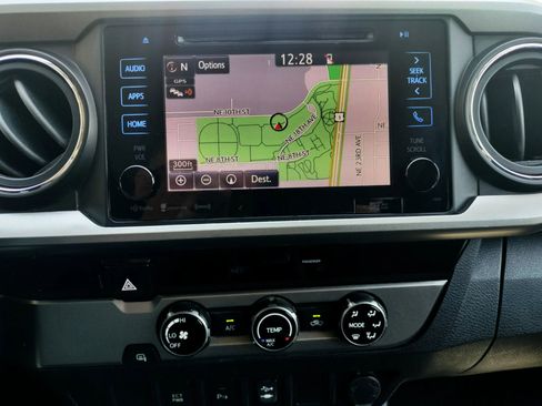 Used 2017 Toyota Tacoma TRD Sport image 21