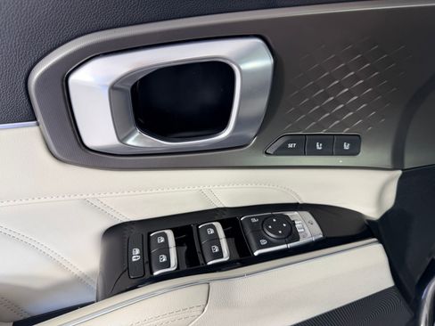 Used 2025 Kia Sorento SX Prestige image 19