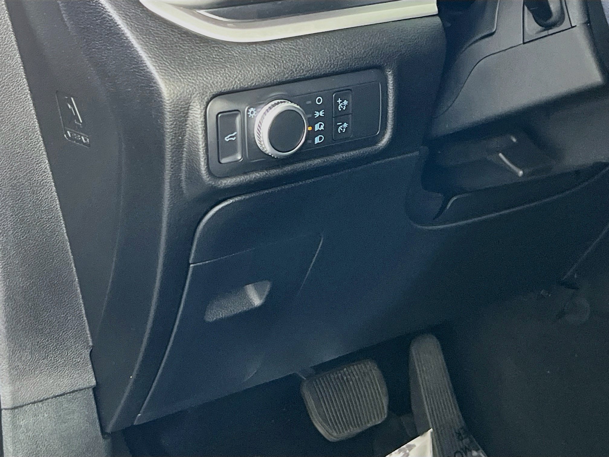 Used 2021 Ford Explorer XLT AWD/4WD image 10