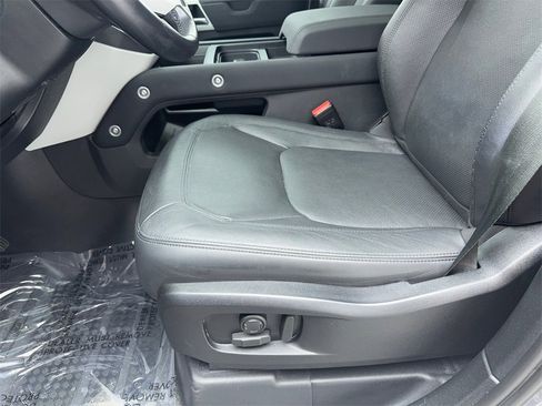 Used 2023 Land Rover Defender 110 SE image 40