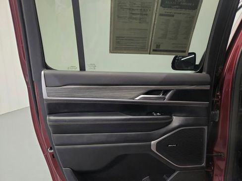 Used 2024 Jeep Wagoneer L Series II w/ Flexible Seating Group AWD/4WD image 35
