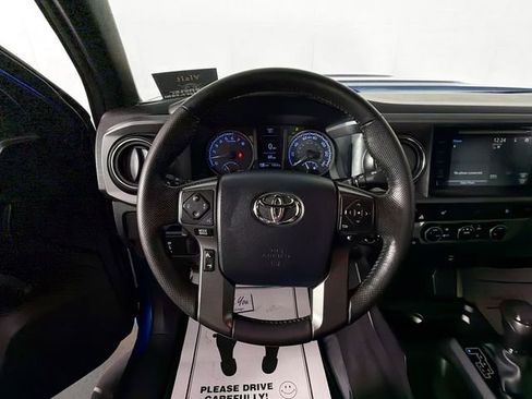 Used 2016 Toyota Tacoma TRD Sport AWD/4WD image 11