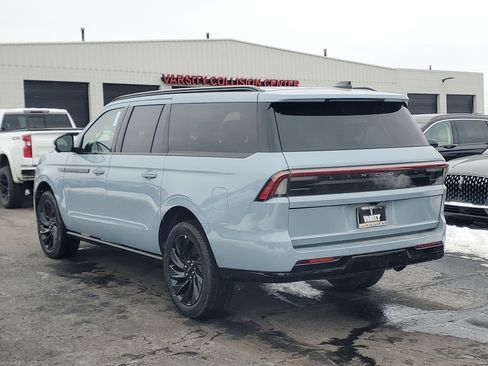 New 2026 Lincoln Navigator L Reserve w/ Jet Appearance Package AWD/4WD image 3
