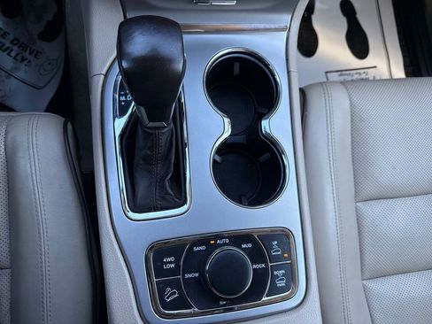 Used 2019 Jeep Grand Cherokee Overland image 26