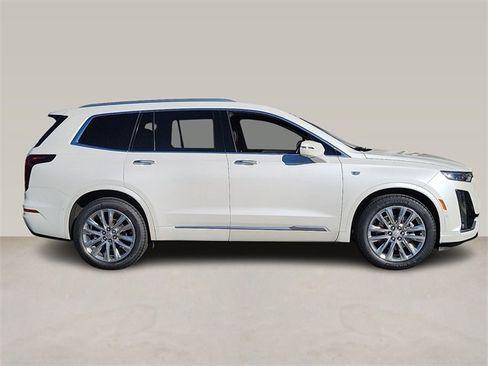 Certified 2022 Cadillac XT6 Premium Luxury w/ Platinum Package image 3