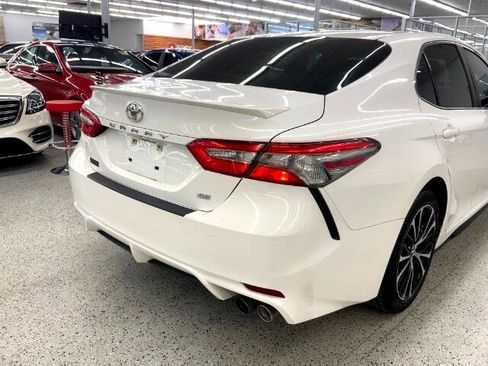 Used 2018 Toyota Camry SE image 36
