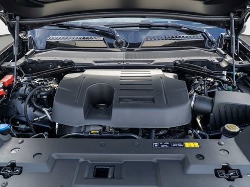 New 2025 Land Rover Defender 110 X-Dynamic SE image 32