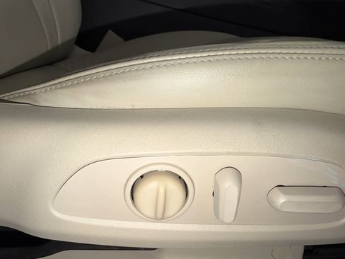 Used 2018 Buick Enclave Essence FWD image 26
