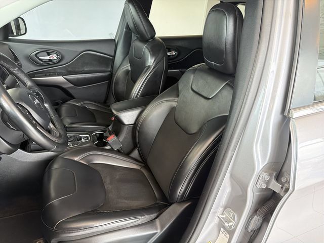 Used 2019 Jeep Cherokee Latitude Plus FWD image 19