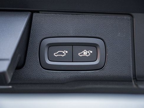 New 2026 Volvo XC60 B5 Ultra w/ Climate Package image 11