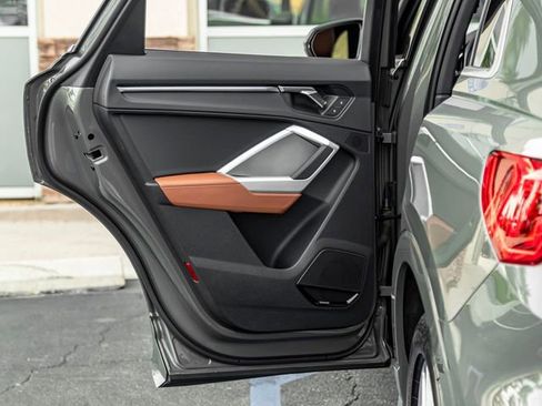 Used 2022 Audi Q3 2.0T Premium Plus image 22