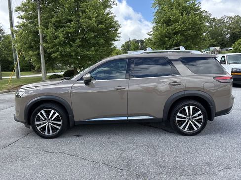 Used 2023 Nissan Pathfinder Platinum w/ Lighting Package (N92) AWD/4WD image 9