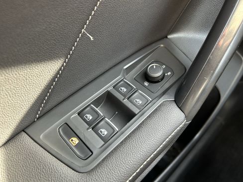 Used 2022 Volkswagen Tiguan SE image 20