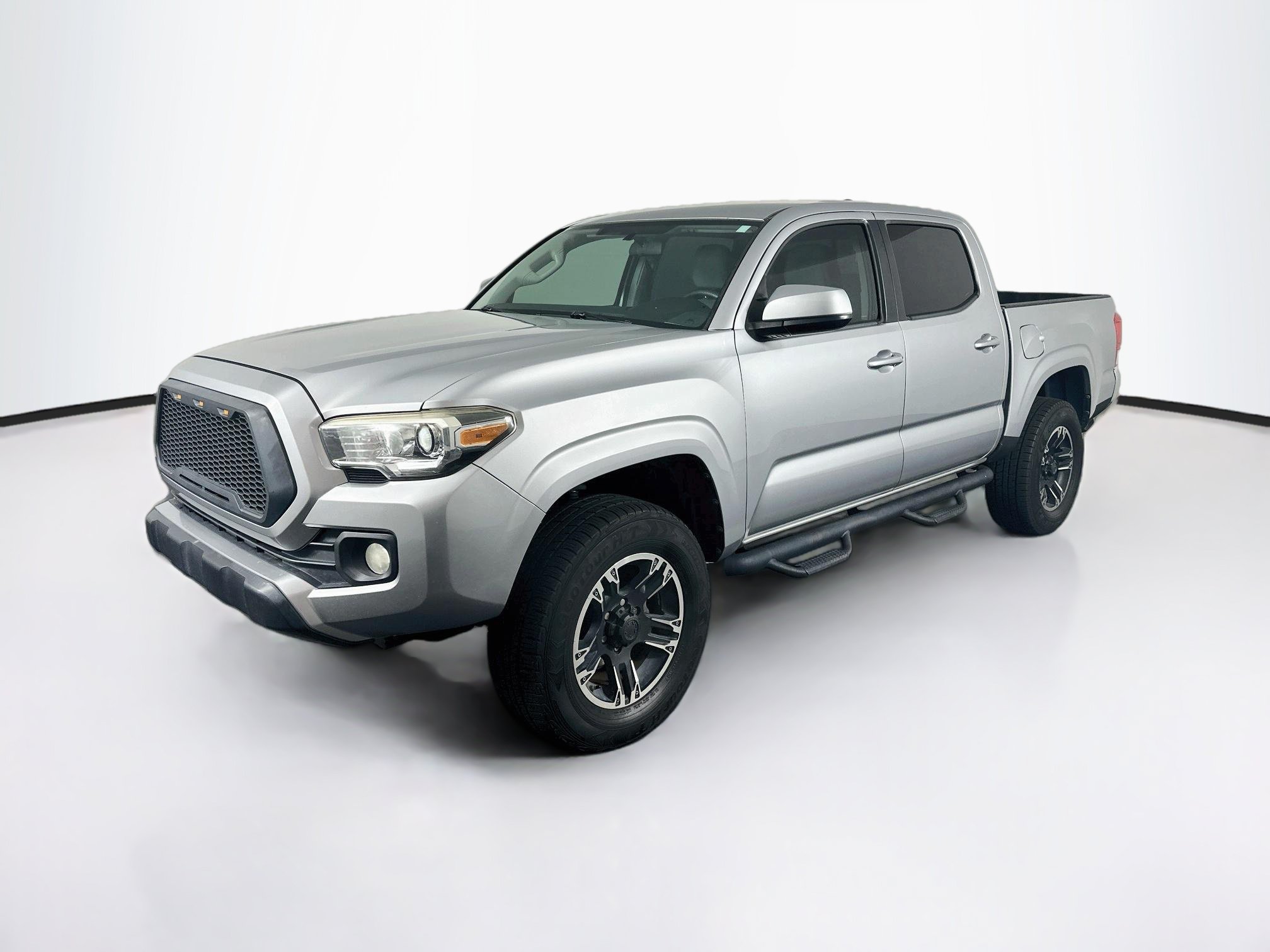 Used 2016 Toyota Tacoma SR5 w/ Towing Package RWD image 3