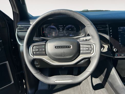 Used 2022 Jeep Wagoneer Series II image 13