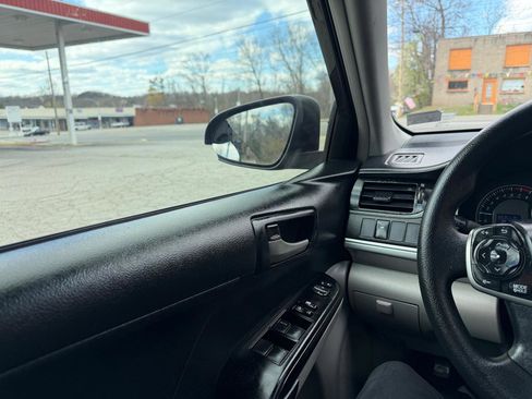 Used 2012 Toyota Camry LE image 19