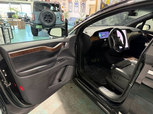 Used 2020 Tesla Model X Long Range image 7