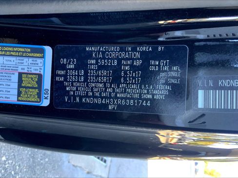 Used 2024 Kia Carnival LX image 34