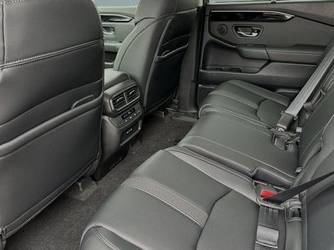 New 2025 Honda Pilot Touring image 18