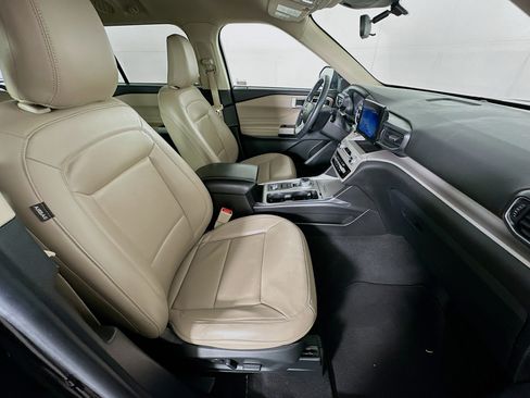 Used 2023 Ford Explorer XLT w/ Equipment Group 202A image 32