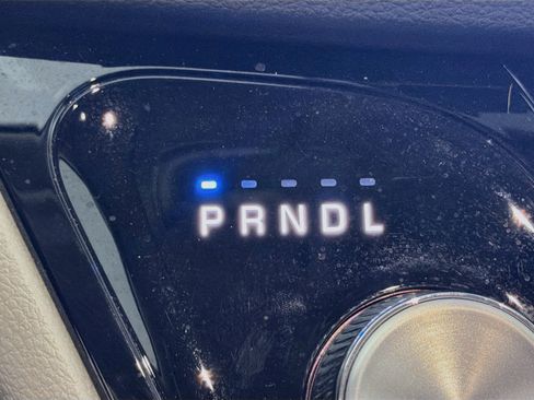 Used 2024 Chrysler Pacifica Touring-L FWD image 23