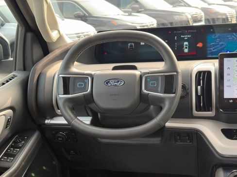 Used 2025 Ford Expedition Active AWD/4WD image 23