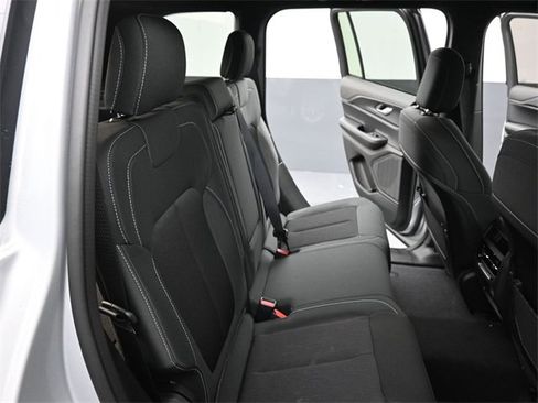 New 2025 Jeep Grand Cherokee Laredo image 22