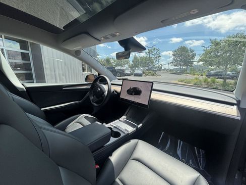 Used 2023 Tesla Model Y Long Range AWD/4WD image 17
