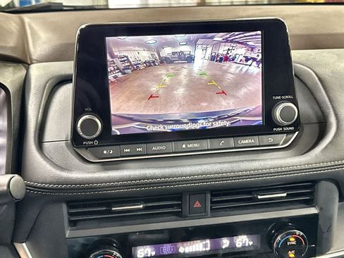 Used 2023 Nissan Rogue SV image 20