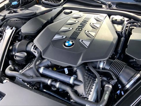 Certified 2023 BMW 760i xDrive w/ Luxury Rear Seating Package image 33