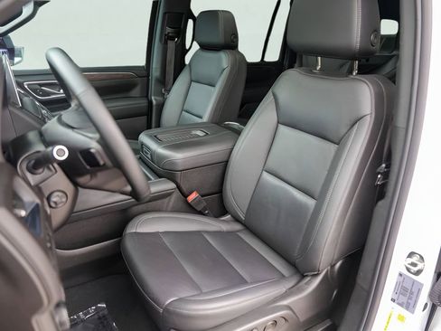 Used 2023 Chevrolet Suburban Z71 w/ Luxury Package AWD/4WD image 10