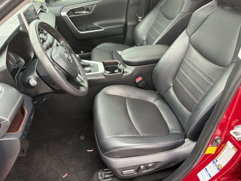 Used 2020 Toyota RAV4 Limited w/ Limited Grade Weather Package AWD/4WD image 11