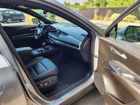 Used 2025 Cadillac XT4 Premium Luxury image 11
