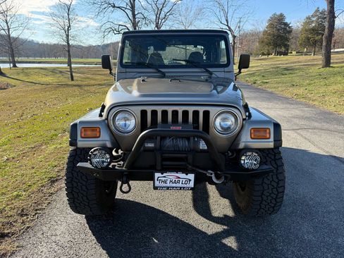 Used 2002 Jeep Wrangler X image 2