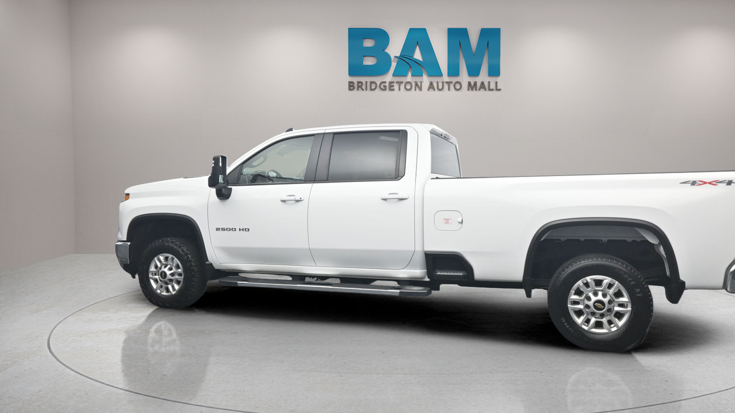 Used 2025 Chevrolet Silverado 2500 LT w/ Convenience Package AWD/4WD image 4