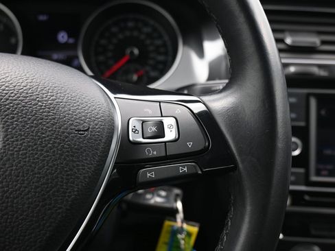 Used 2018 Volkswagen Golf S image 48