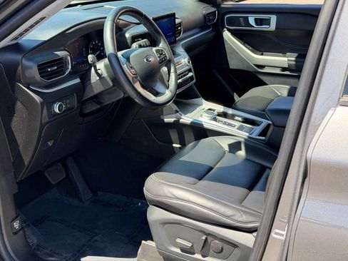 Used 2022 Ford Explorer XLT w/ Equipment Group 202A RWD image 14