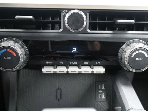 Used 2024 Toyota Tacoma TRD Off-Road image 21