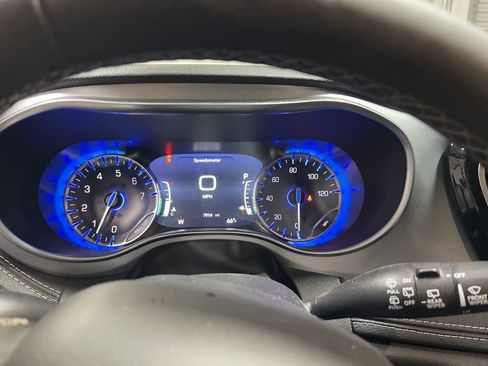 Used 2026 Chrysler Pacifica Limited FWD image 26