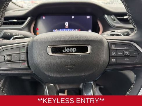 Used 2023 Jeep Grand Cherokee L Laredo RWD image 11