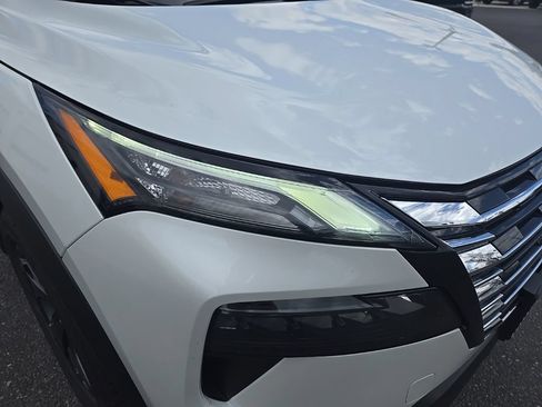 Used 2025 Nissan Rogue SV AWD/4WD image 29