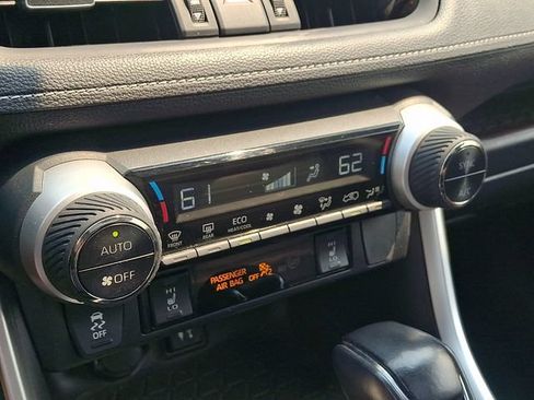 Used 2019 Toyota RAV4 Limited w/ Carpet Mat Package AWD/4WD image 16