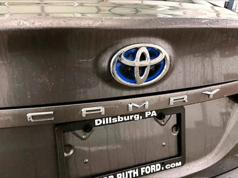 Used 2020 Toyota Camry XLE w/ Sunroof Package image 14