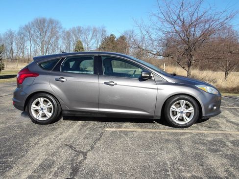 Used 2014 Ford Focus SE w/ SE Winter Package image 2