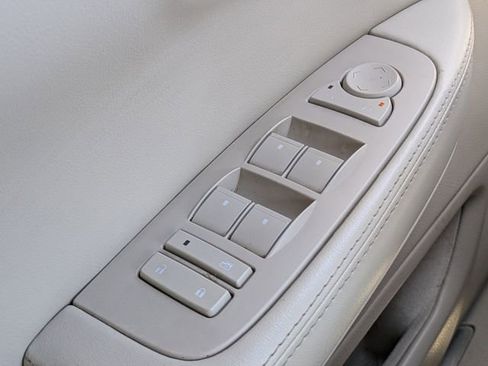 Used 2011 Cadillac DTS Luxury image 21