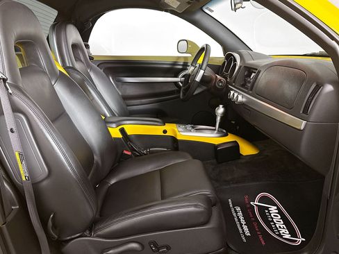 Used 2004 Chevrolet SSR RWD image 31