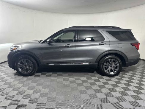 Used 2025 Ford Explorer Active w/ Active Comfort Package AWD/4WD image 4